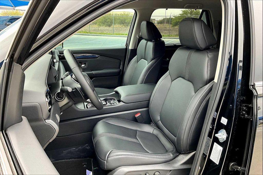 new 2025 Honda Pilot car, priced at $43,700