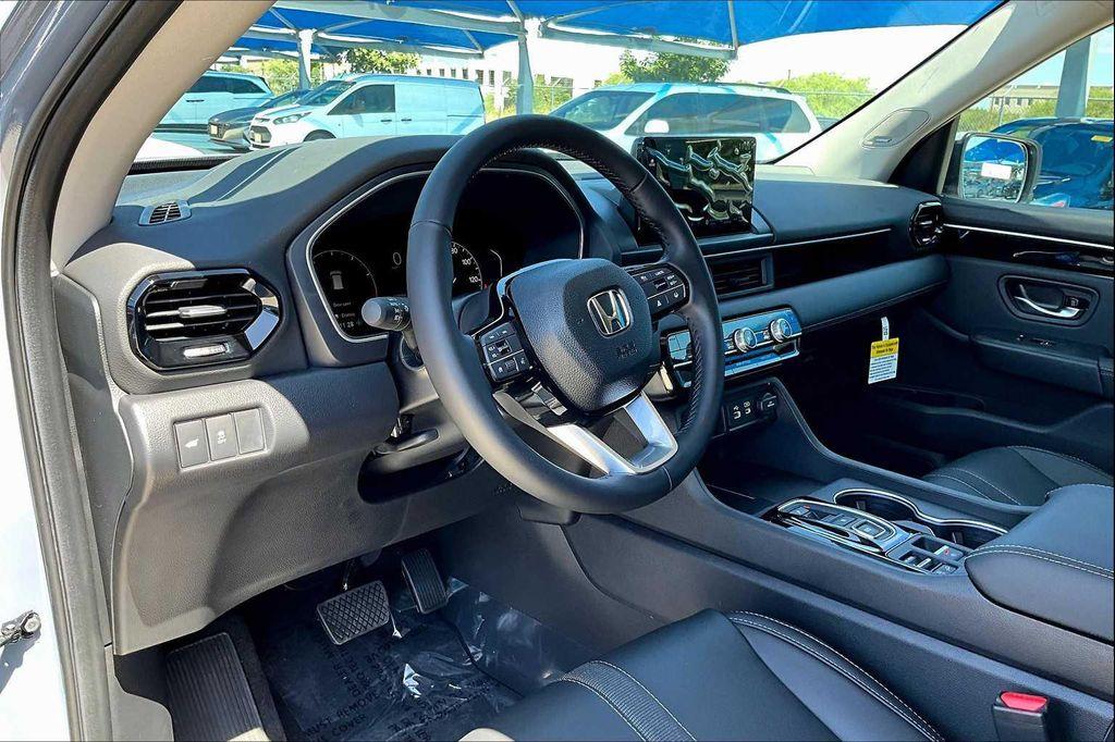 new 2025 Honda Pilot car, priced at $49,350