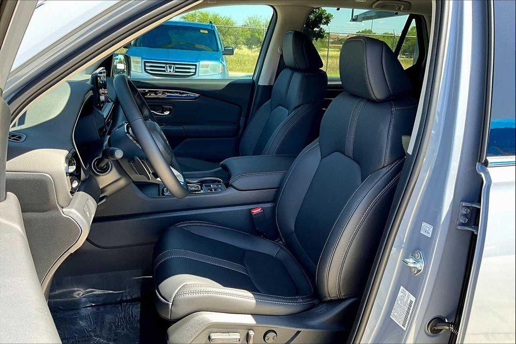 new 2025 Honda Pilot car, priced at $49,350