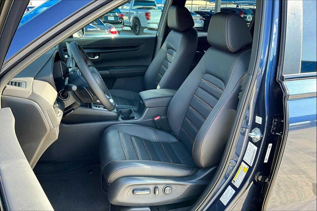 new 2026 Honda CR-V Hybrid car, priced at $40,175