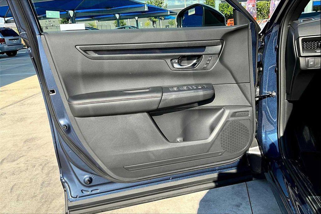 new 2026 Honda CR-V Hybrid car, priced at $40,175