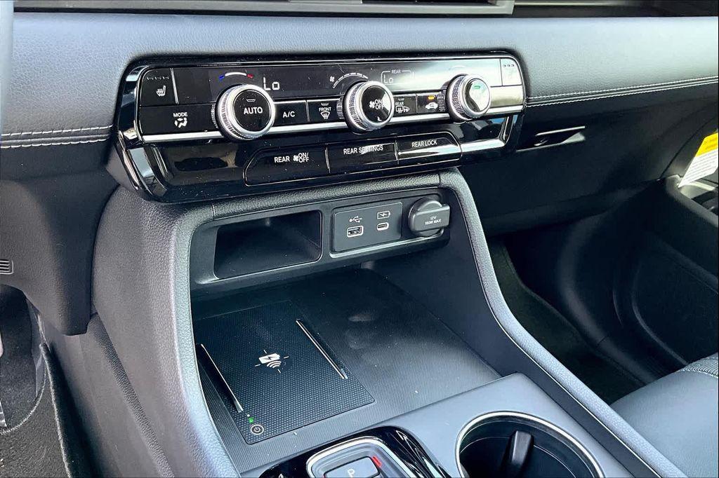 new 2025 Honda Pilot car, priced at $47,050