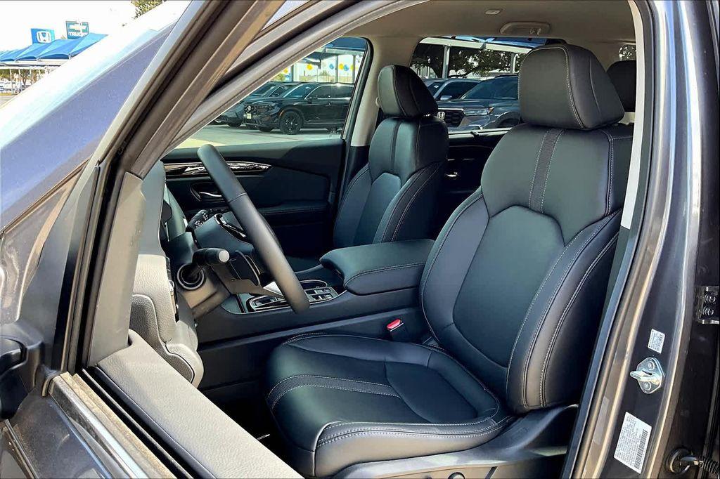 new 2025 Honda Pilot car, priced at $47,050