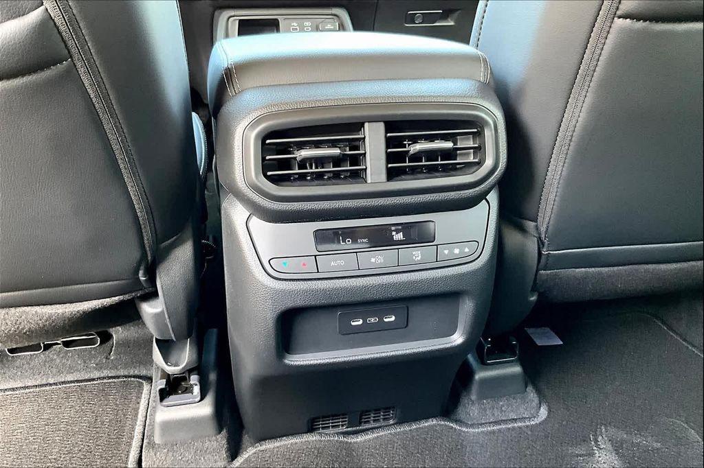 new 2025 Honda Pilot car, priced at $47,050