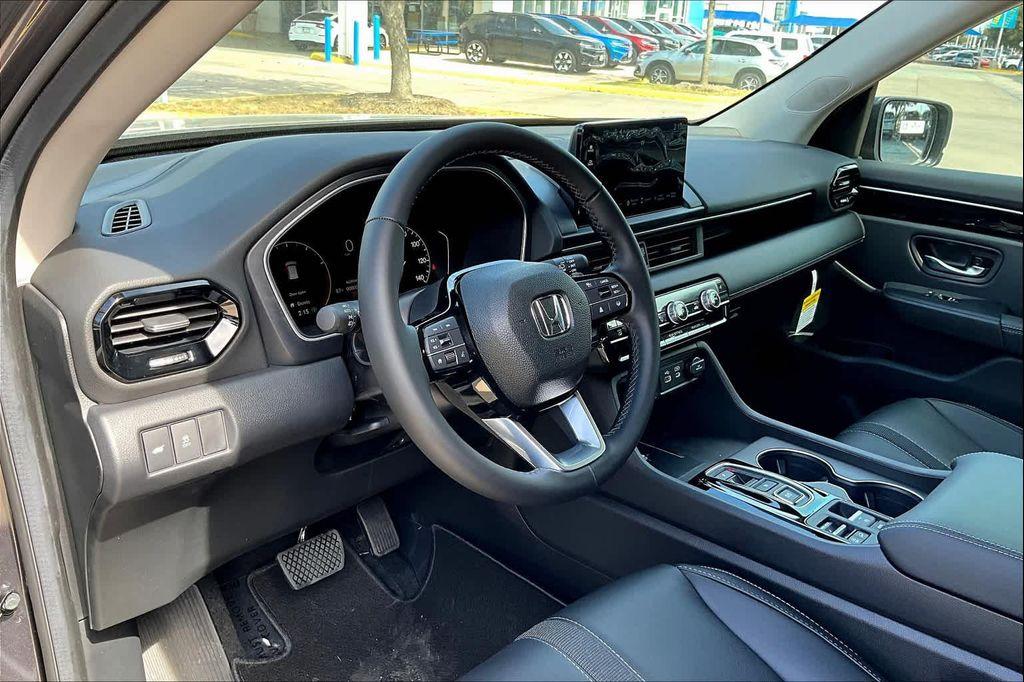 new 2025 Honda Pilot car, priced at $47,050