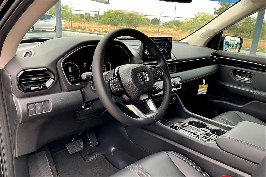 new 2025 Honda Pilot car, priced at $47,825