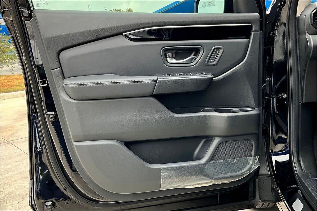 new 2025 Honda Pilot car, priced at $47,825