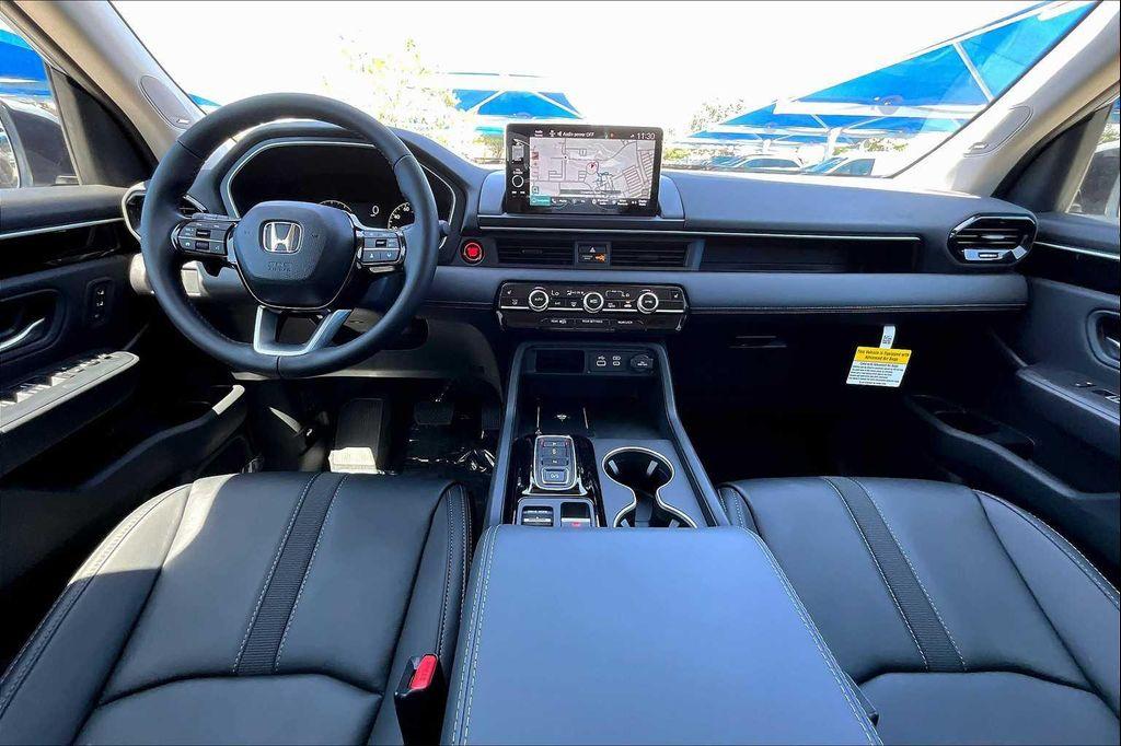 new 2025 Honda Pilot car, priced at $51,350