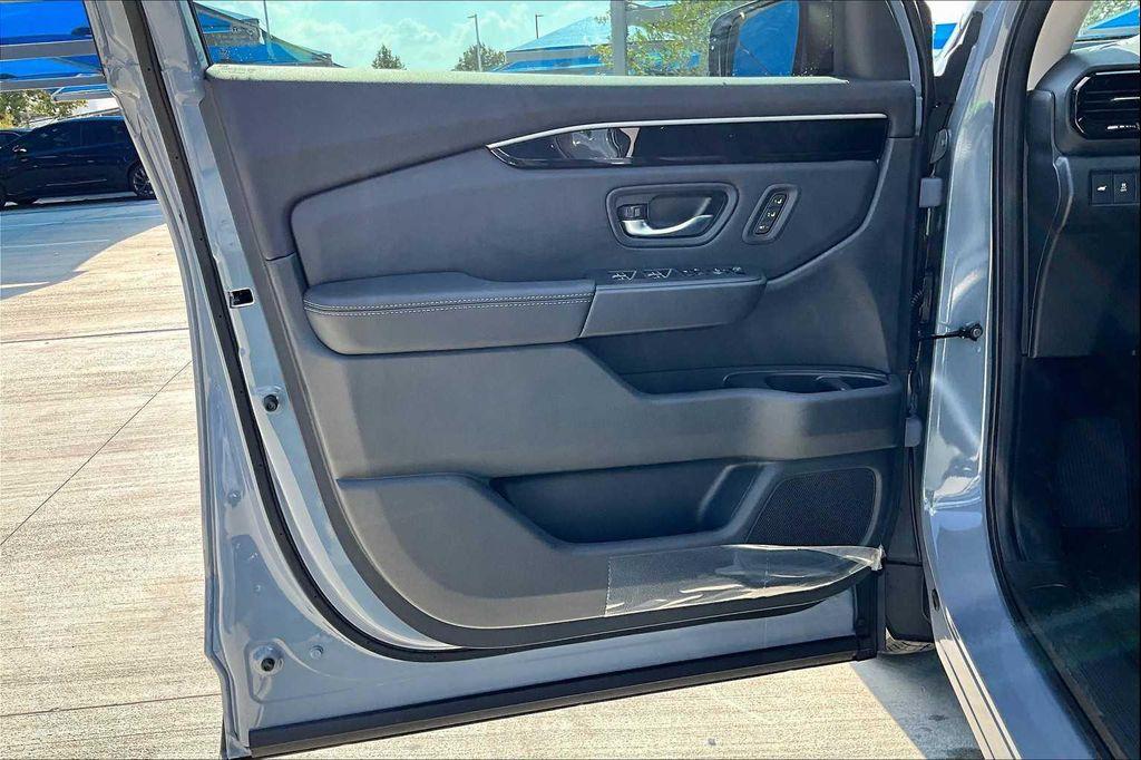 new 2025 Honda Pilot car, priced at $53,450