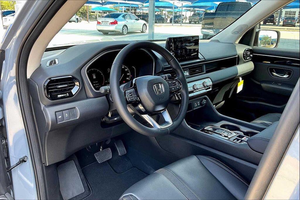 new 2025 Honda Pilot car, priced at $53,450