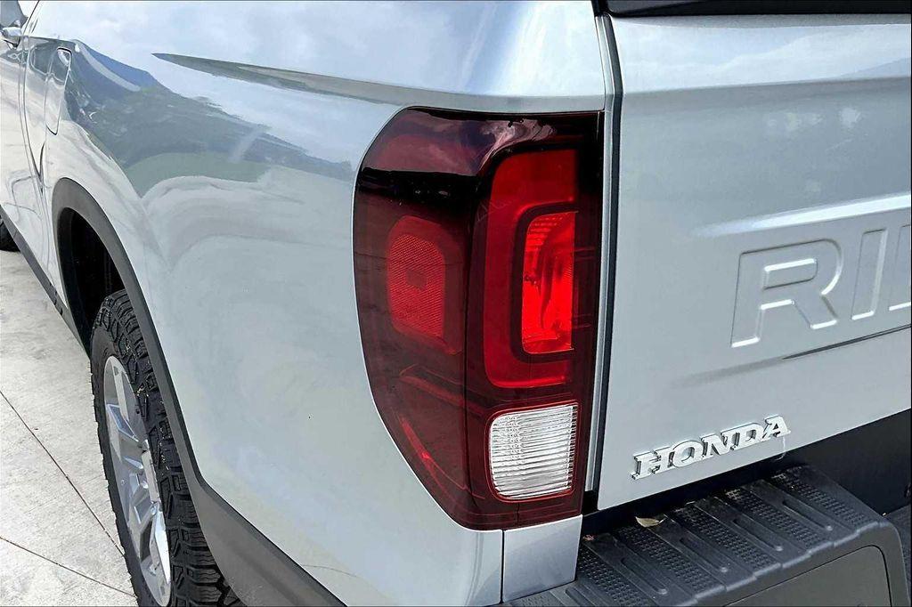 new 2025 Honda Ridgeline car, priced at $44,117