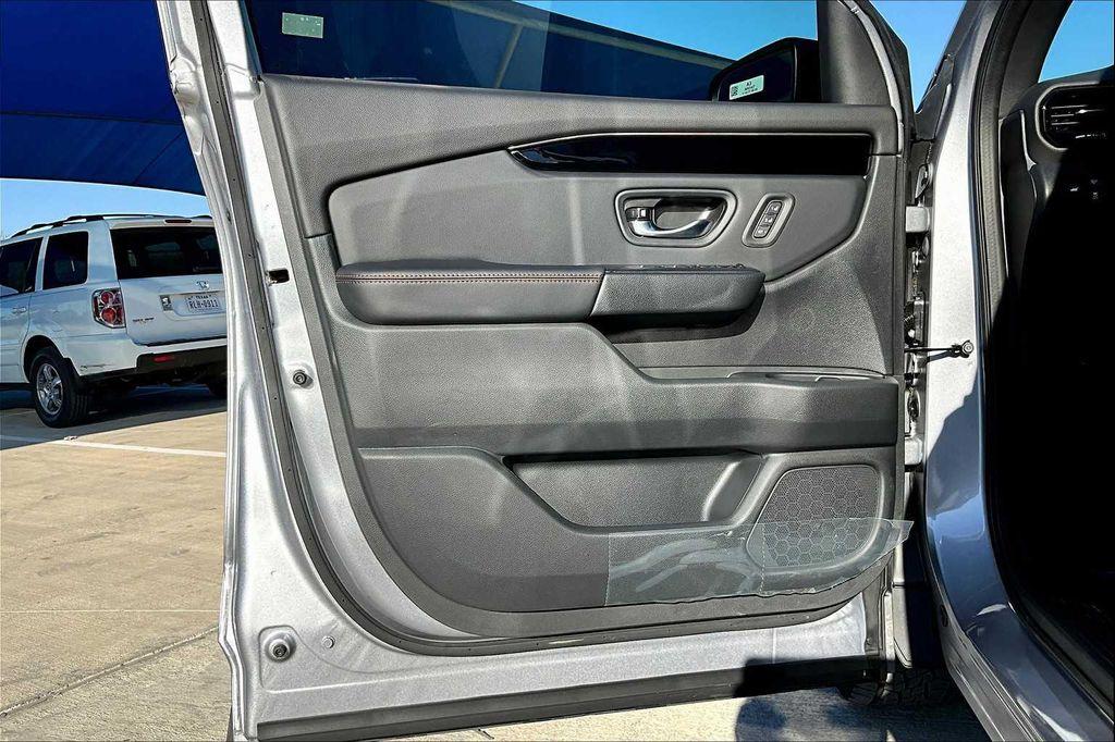 new 2025 Honda Pilot car, priced at $50,895