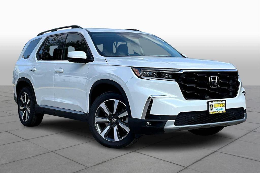 new 2025 Honda Pilot car, priced at $52,235