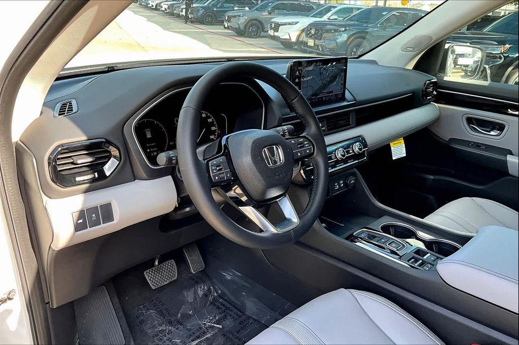 new 2025 Honda Pilot car, priced at $52,235