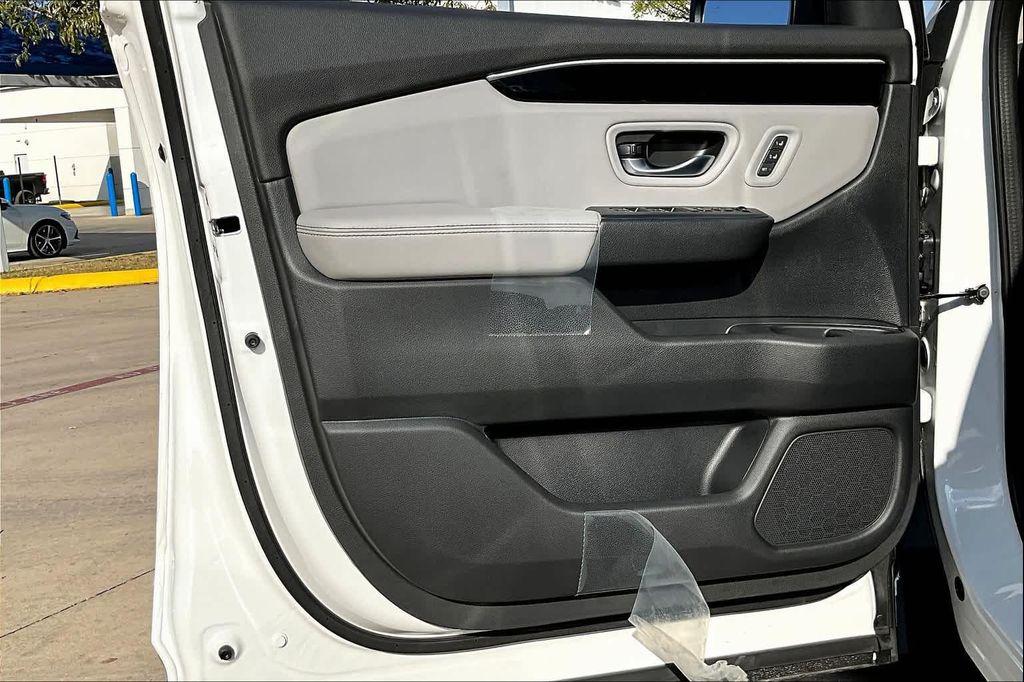 new 2025 Honda Pilot car, priced at $52,235