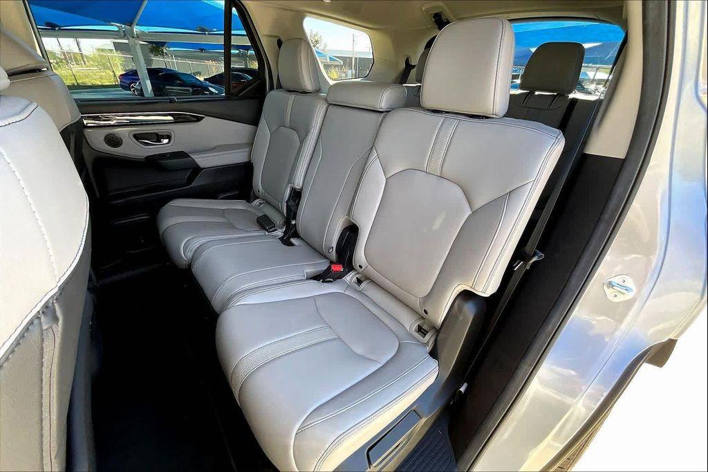 used 2025 Honda Pilot car, priced at $42,980