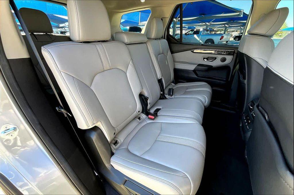 used 2025 Honda Pilot car, priced at $42,980