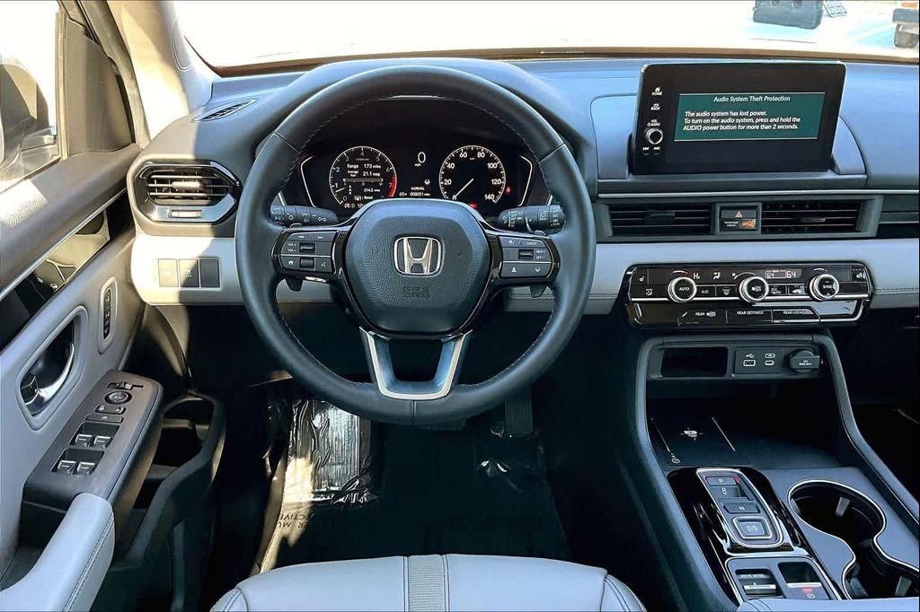 used 2025 Honda Pilot car, priced at $42,980