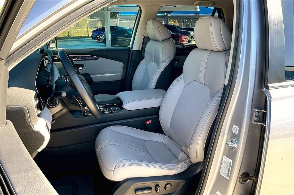 used 2025 Honda Pilot car, priced at $42,980