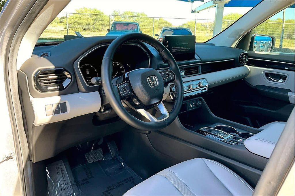 used 2025 Honda Pilot car, priced at $42,980