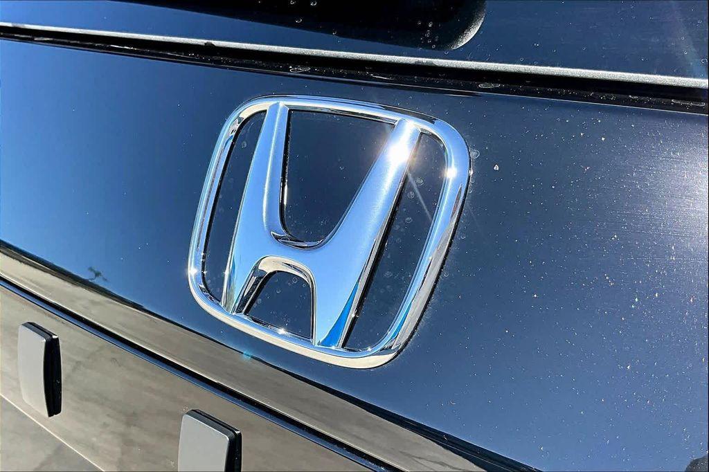 new 2025 Honda Pilot car, priced at $50,895