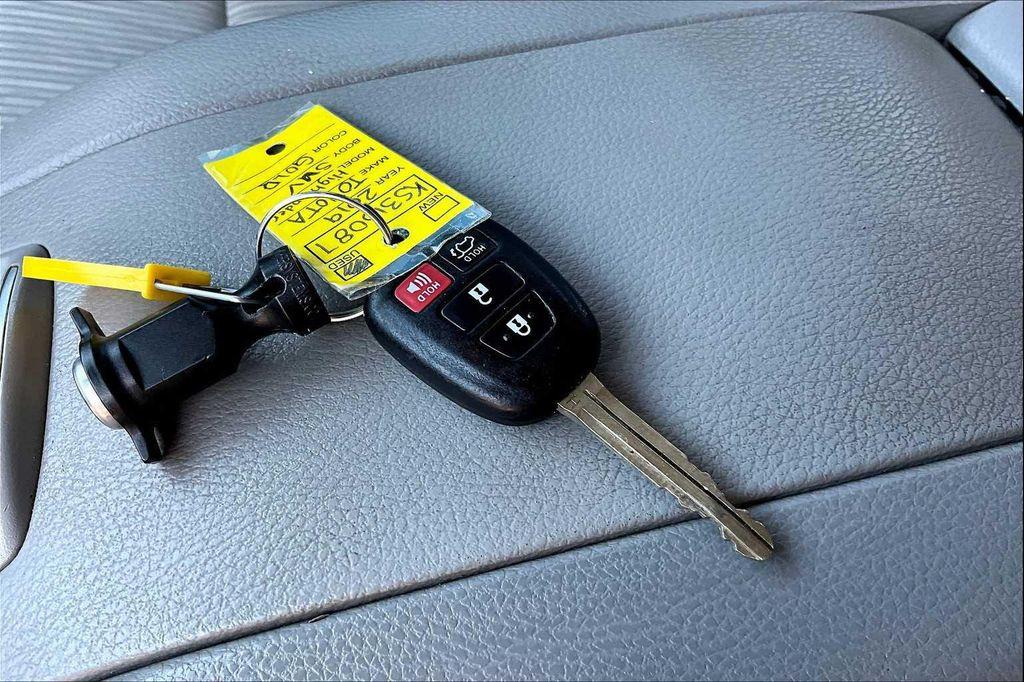 used 2019 Toyota Highlander car, priced at $18,675