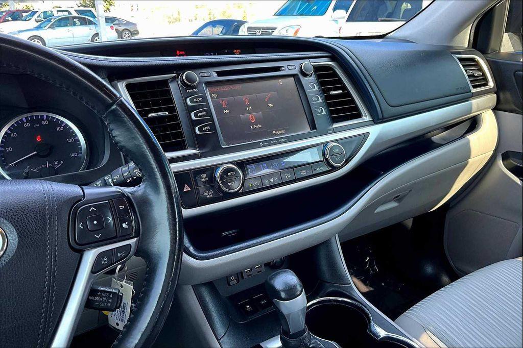 used 2019 Toyota Highlander car, priced at $18,675