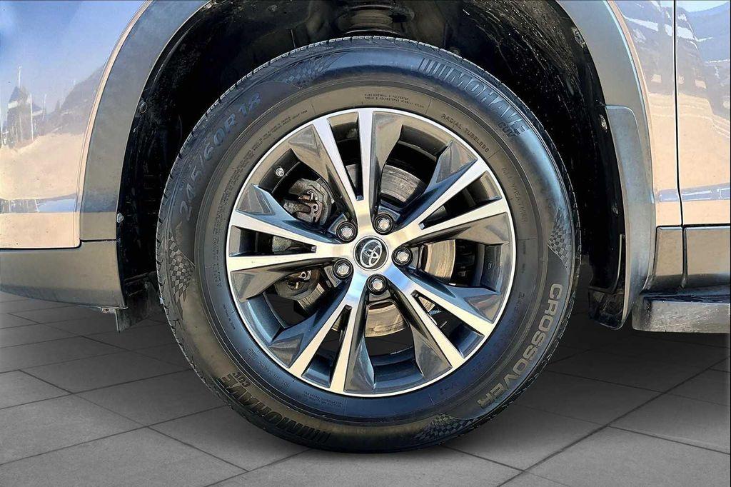 used 2019 Toyota Highlander car, priced at $18,675