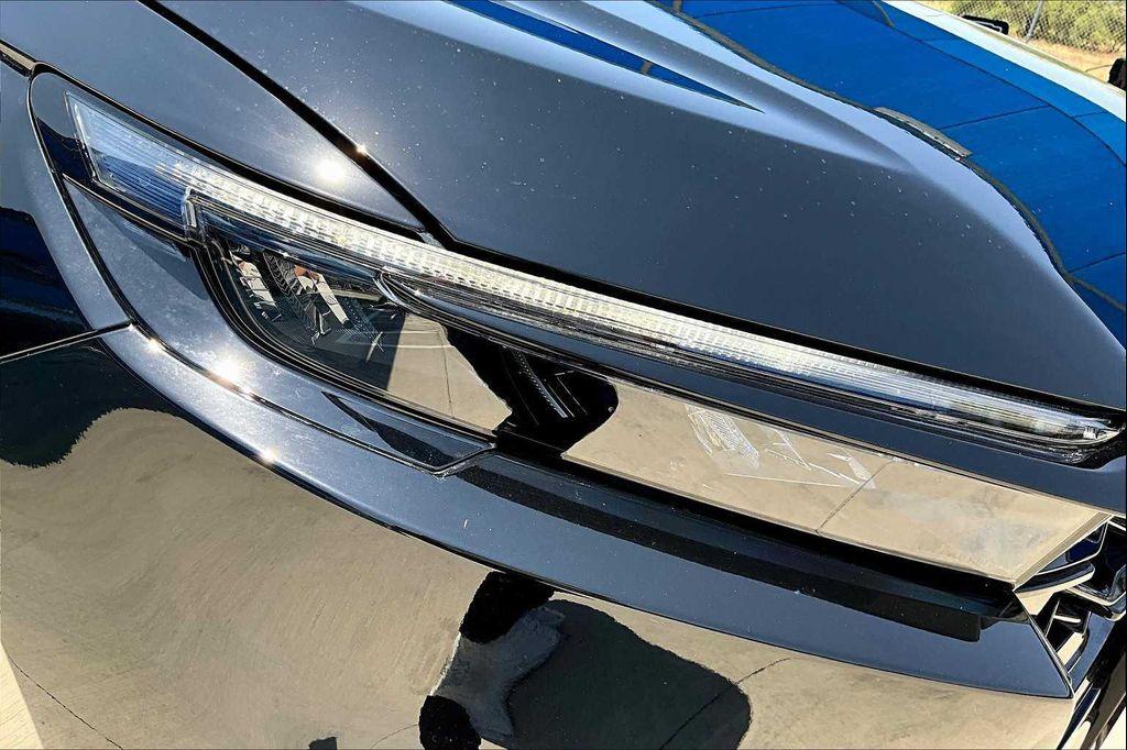 new 2026 Honda CR-V Hybrid car, priced at $39,640