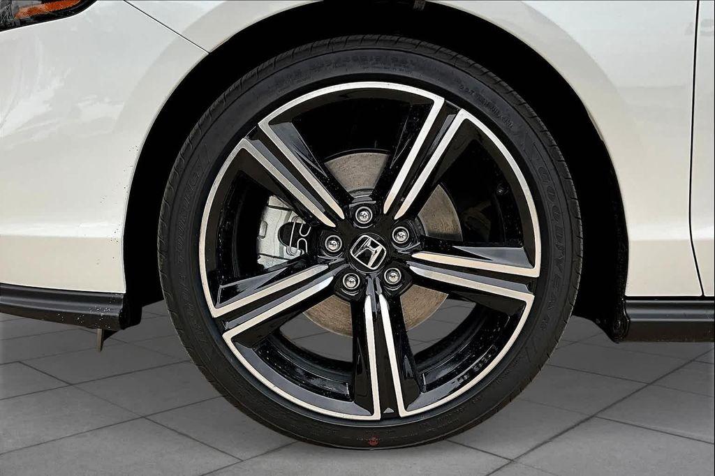 new 2025 Honda Accord Hybrid car, priced at $32,960