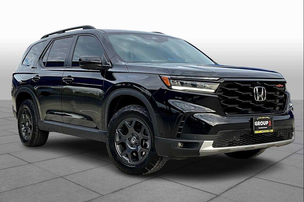 used 2025 Honda Pilot car, priced at $42,984