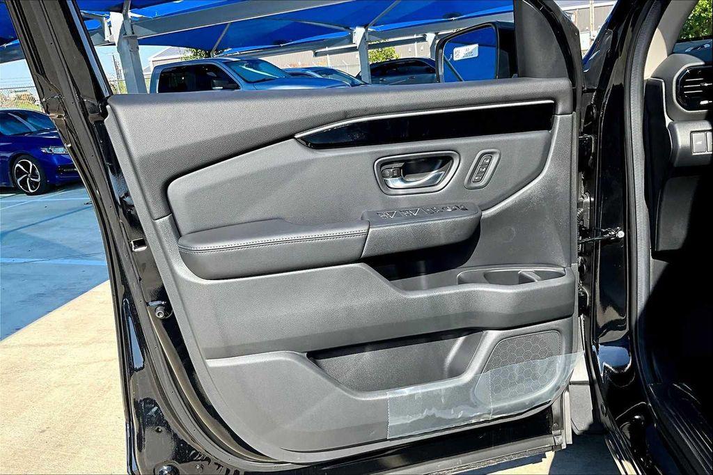 new 2025 Honda Pilot car, priced at $52,995