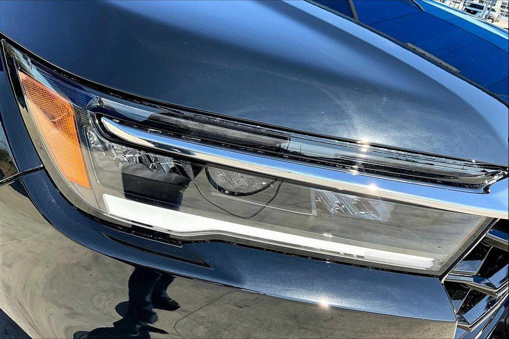 new 2025 Honda Pilot car, priced at $52,995