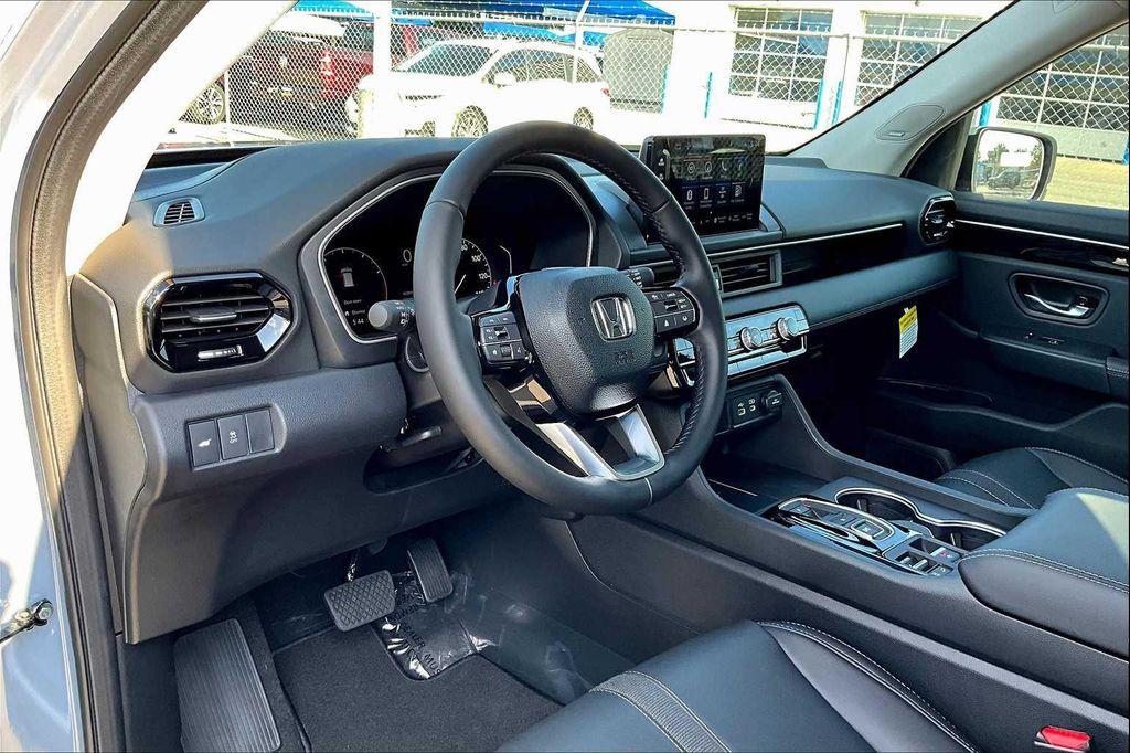 new 2025 Honda Pilot car, priced at $51,350