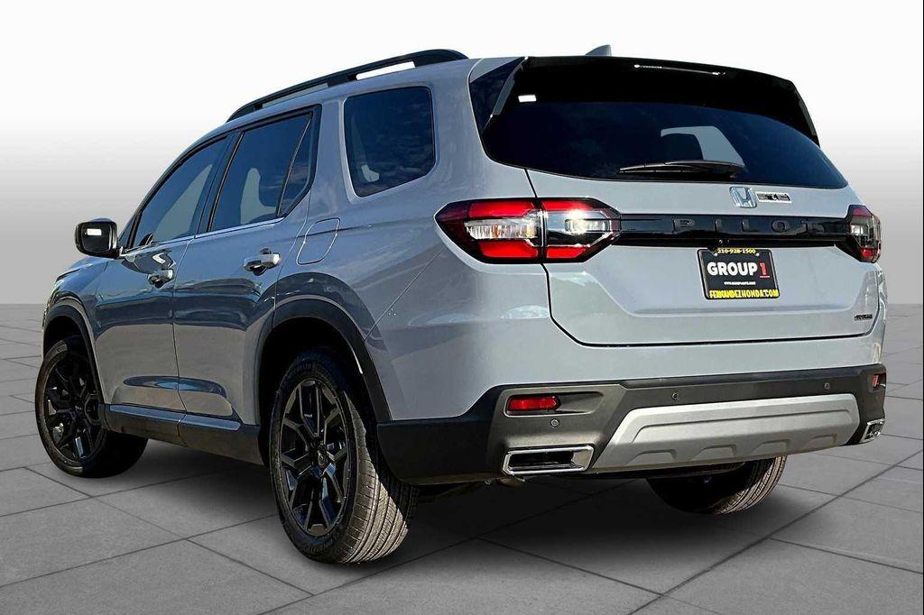 new 2025 Honda Pilot car, priced at $51,350