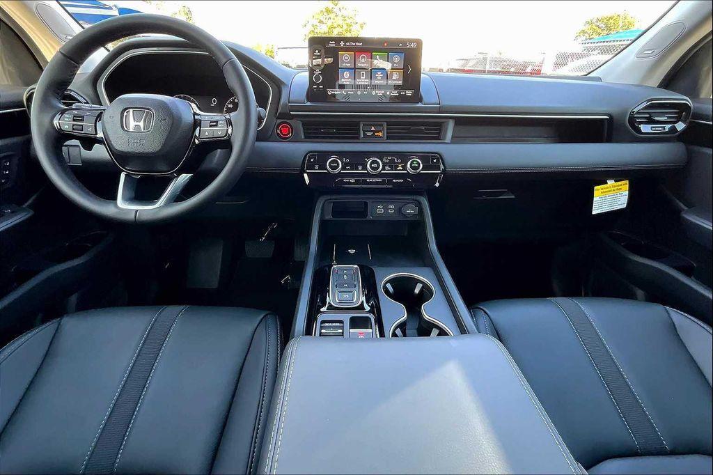 new 2025 Honda Pilot car, priced at $51,350