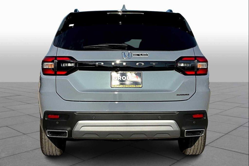 new 2025 Honda Pilot car, priced at $51,350