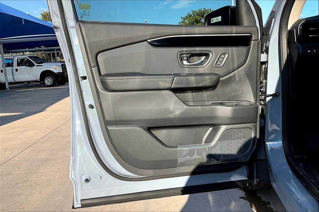 new 2025 Honda Pilot car, priced at $51,350