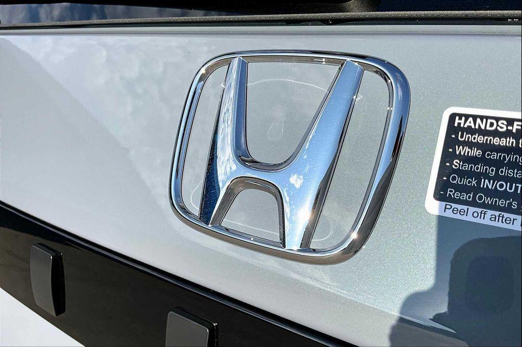 new 2025 Honda Pilot car, priced at $51,350