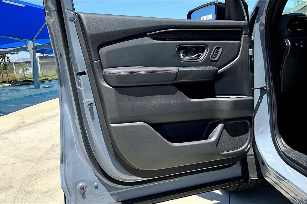 new 2025 Honda Pilot car, priced at $56,485