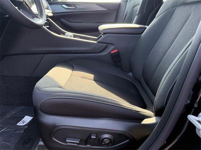 new 2025 Jeep Grand Cherokee car, priced at $40,834