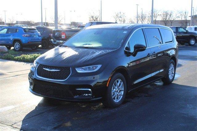 new 2025 Chrysler Pacifica car, priced at $44,457