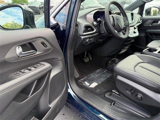 new 2025 Chrysler Pacifica car, priced at $43,141