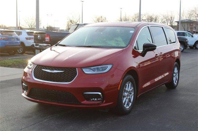 new 2025 Chrysler Pacifica car, priced at $41,975