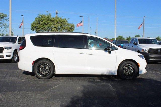 new 2024 Chrysler Pacifica Hybrid car, priced at $50,069