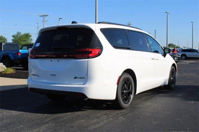 new 2024 Chrysler Pacifica Hybrid car, priced at $50,069