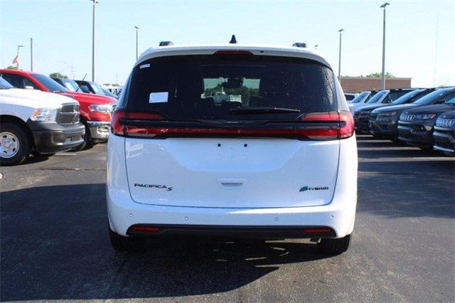 new 2024 Chrysler Pacifica Hybrid car, priced at $50,069