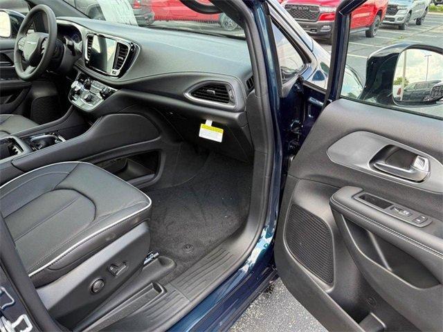 new 2025 Chrysler Pacifica car, priced at $49,675