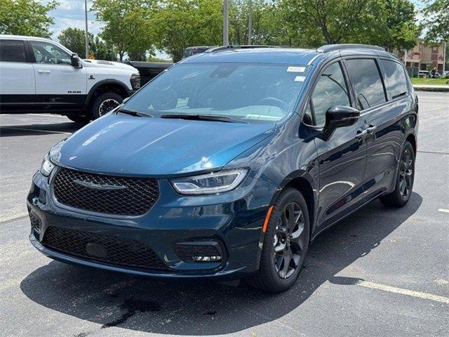 new 2025 Chrysler Pacifica car, priced at $49,675