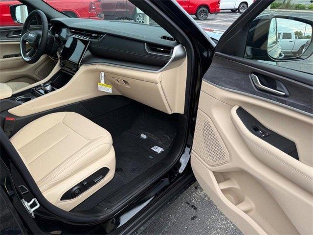 new 2025 Jeep Grand Cherokee car, priced at $43,390